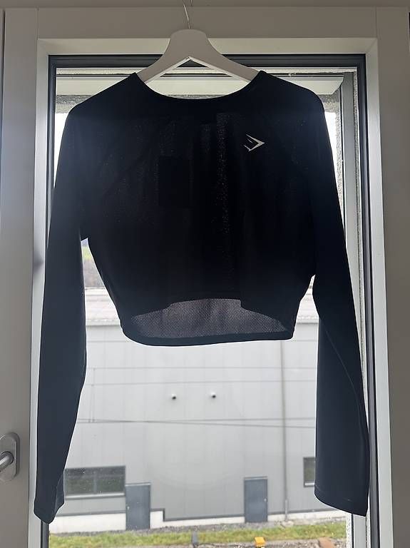 Tops: Gymshark - Trainingsoberteil L – D'occasion à Malters par patrizia.schmid