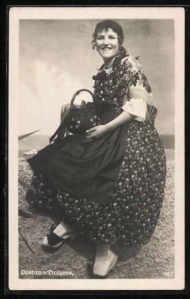 Ansichtskarten: Costume Ticinese, Lachendes Mädchen mit – Gebraucht aus Berlin von bartko-reher