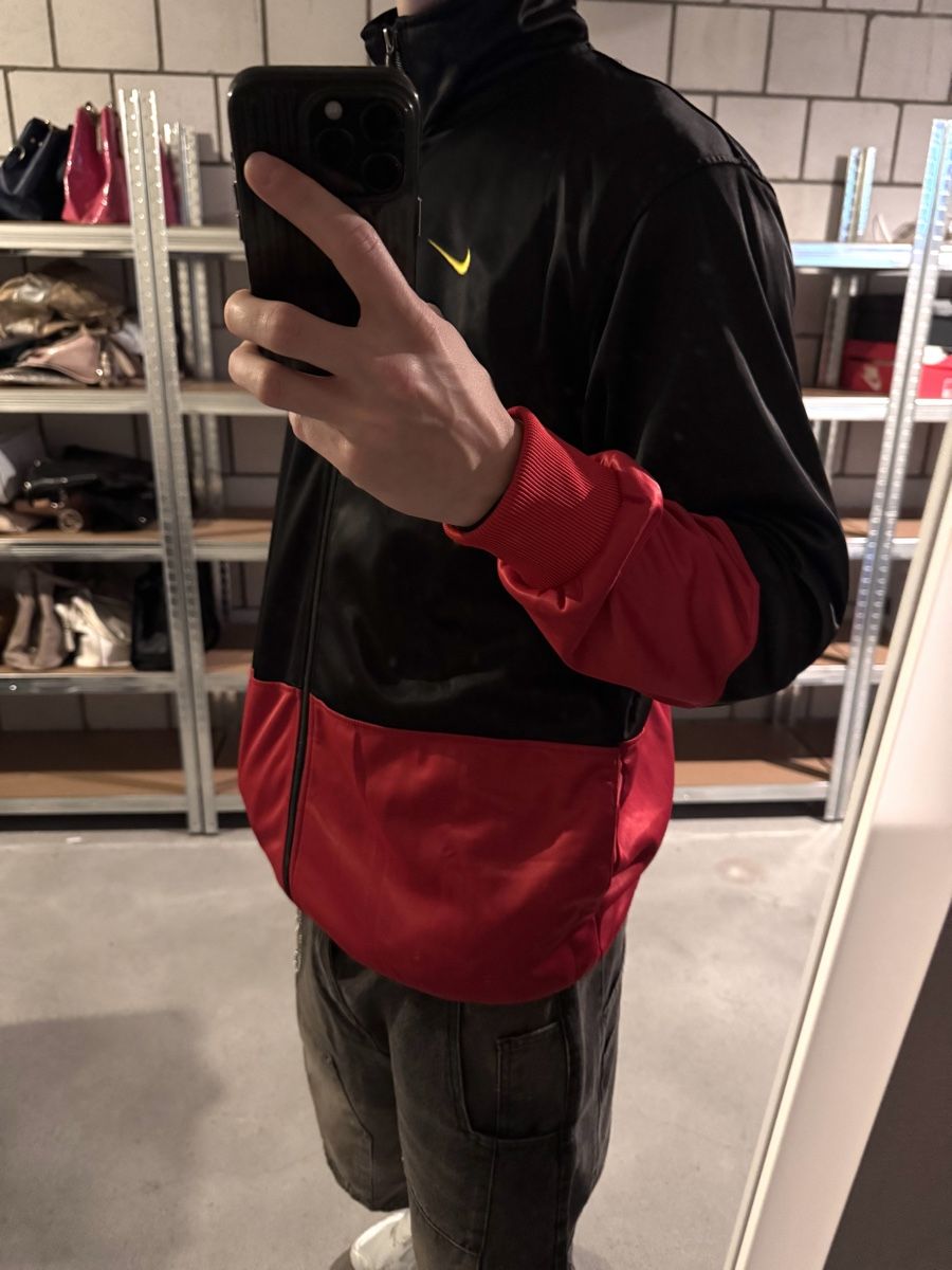 Nike Giacche: vintage nike barcelona trackjacket black/red  – Usato da Oberhofen Thun'see venduto da 61archive 1