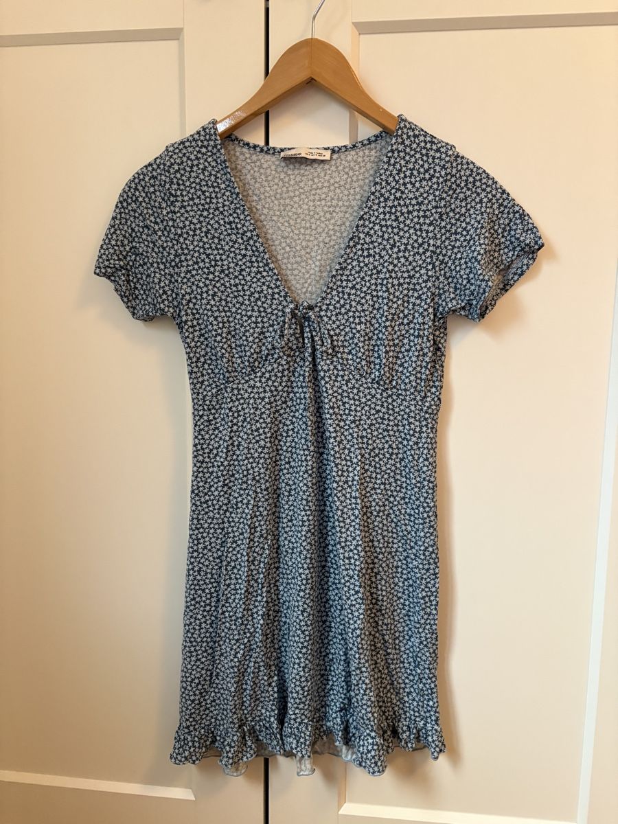 Pull&Bear Kleider: Pull & Bear Kleid Blumenmuster Gr. S Blau – Gebraucht aus Luzern von poe_5fml