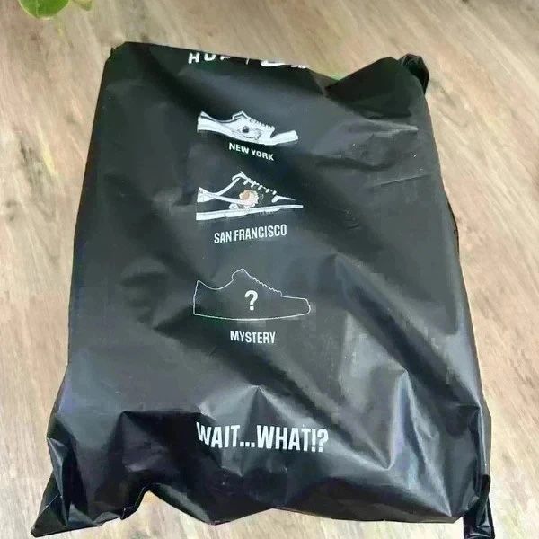Nike Scarpe da uomo: Nike Mistery Bag complet jamais ouvert – Nuovo (secondo la descrizione) da Réchy venduto da gar_x6yx 1
