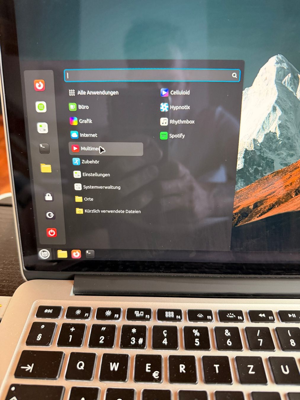 Apple Notebooks: Apple Mac Book pro mit Linux Mint und CD Laufwerk – Gebraucht aus Unterseen von nicco123 2