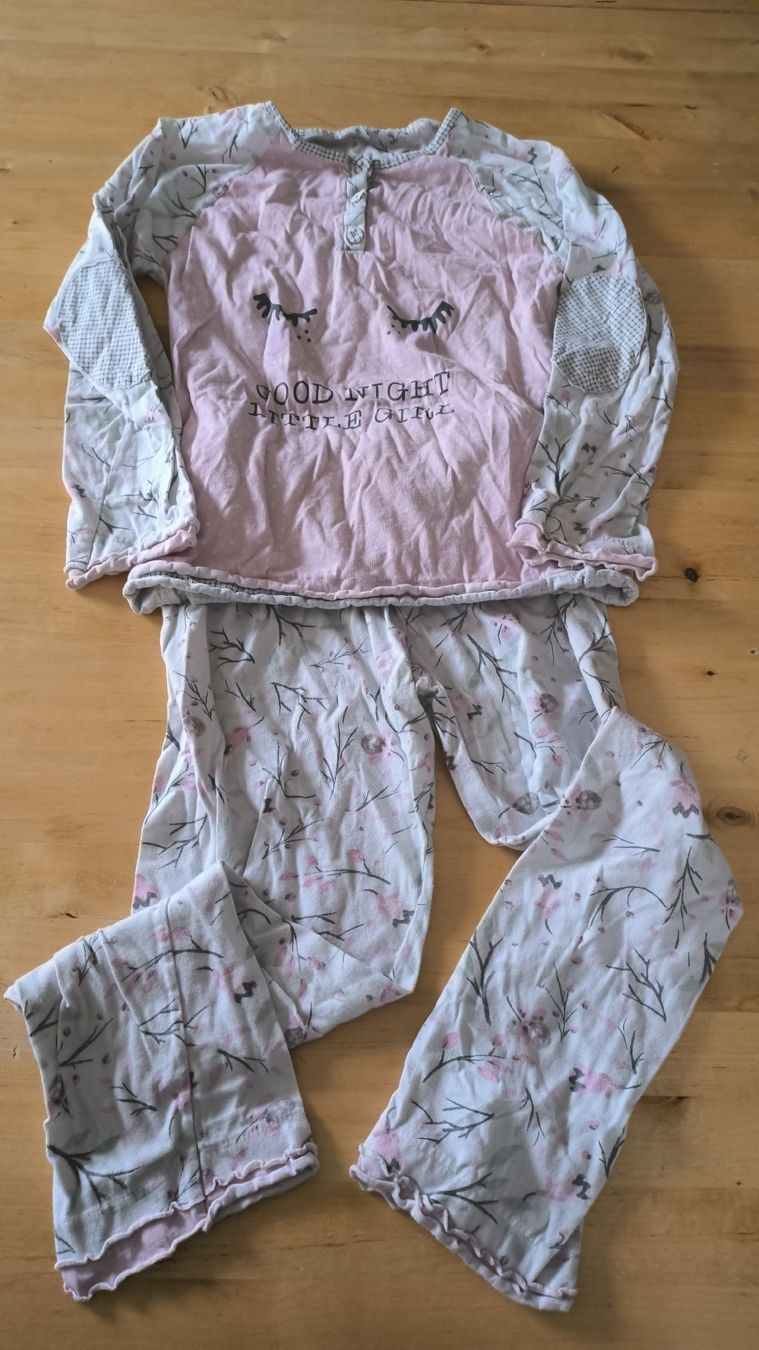 Kleiderpakete & -sets: un lot de 13 habits taille 140 – Gebraucht aus Attalens von frakimir 7