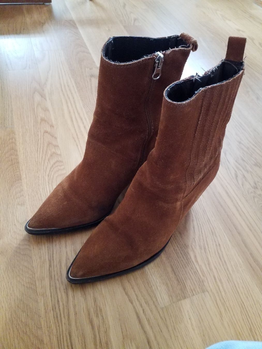 Jonak Scarpe da donna: Jonak - Suede Ankle Boots, Western Style, Size 38 – Usato da Luzern venduto da _Lobster_