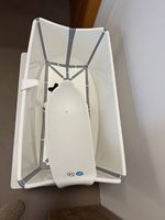 Stokke Flexi Bad mit Neugeborenen Einsatz