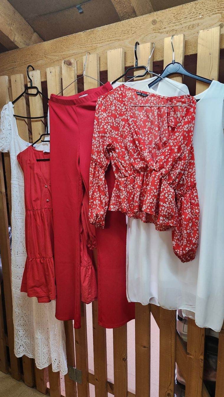 Zara Lotti di vestiti: Kleiderpaket Grösse M – Usato da Dübendorf venduto da Jolenia