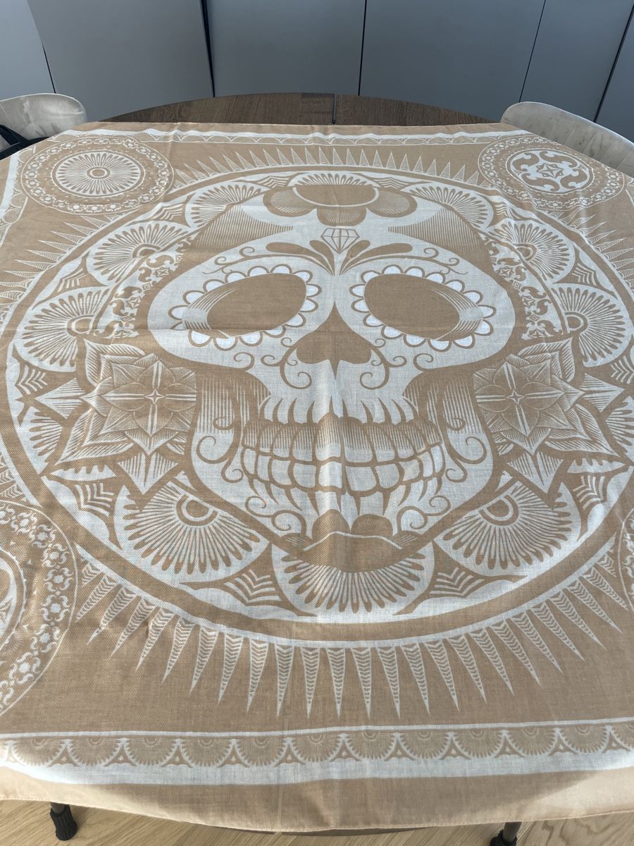 Foulard & Sciarpe: Beiger Schal mit Totenkopf – Usato da Arbon venduto da llaauraa