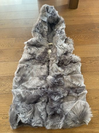 Langes Gilet mit Kapuze Gr S Dunkelgrau