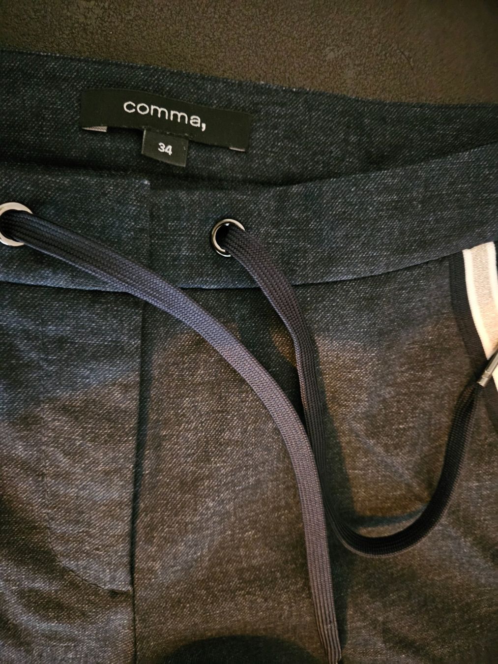 Comma Pantalons: Moderne Hose von comma, – Neuf (Voir description) à Sennhof (Winterthur) par HG2019 1