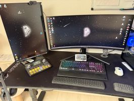 Komplettes Gaming Setup mit Tisch