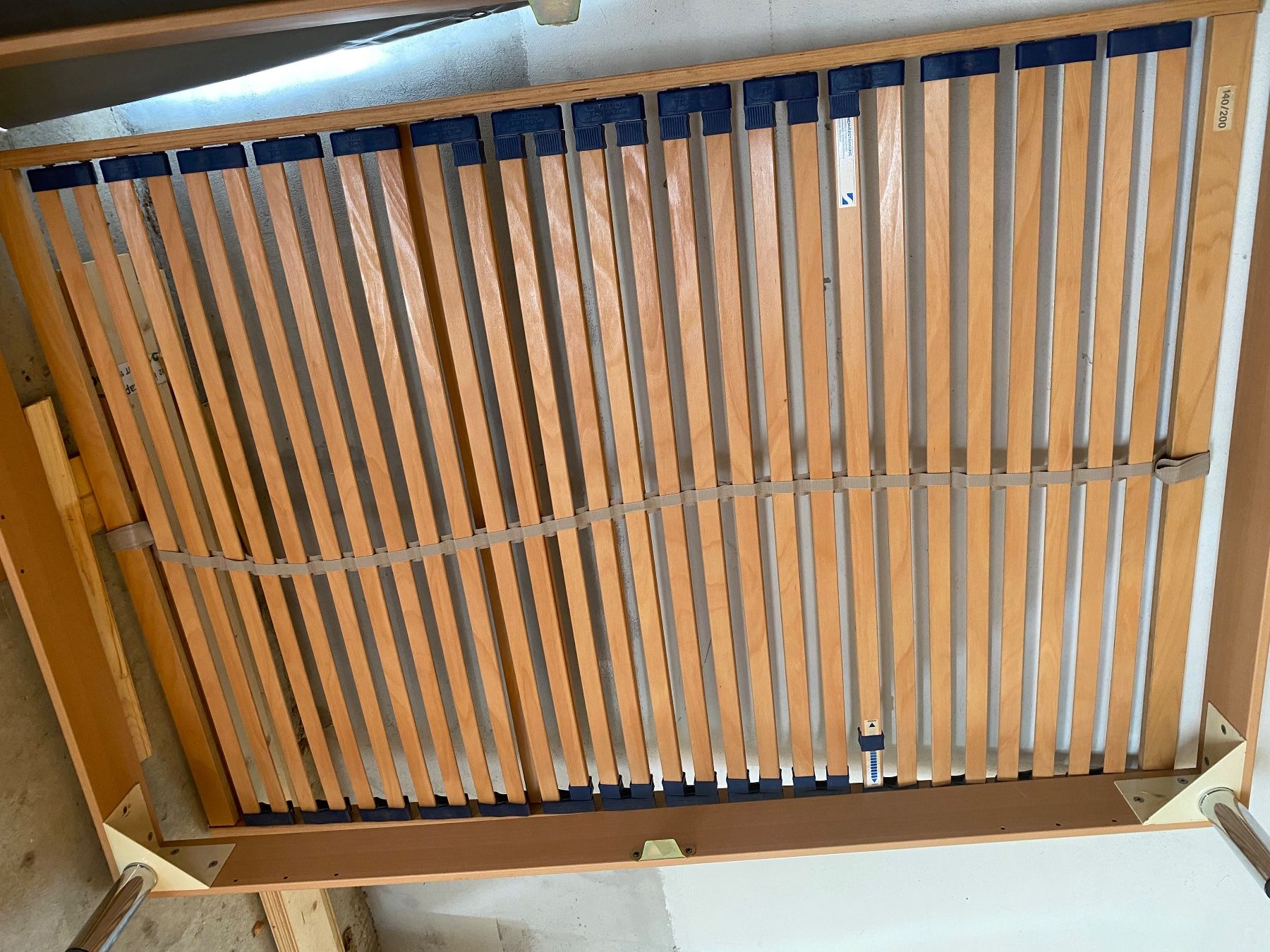 Lits: Bettrahmen INKL Lättlirost 140 cm – D'occasion à Bözberg par bryo 2