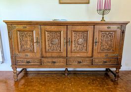 Grand buffet bas style Henri II  Chêne massif