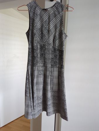 Schickes Hahnentritt Kleid Gr. 36/top Zustand