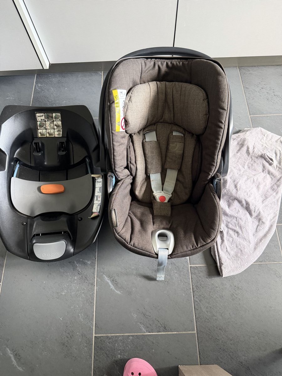 Cybex Seggiolini per auto: Cybex Babyschale mit Isofix Base  – Usato da Füllinsdorf venduto da had_kv5k