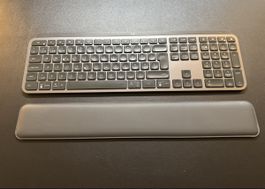 Logitech MX Keys (Full Size) mit Handballenauflage