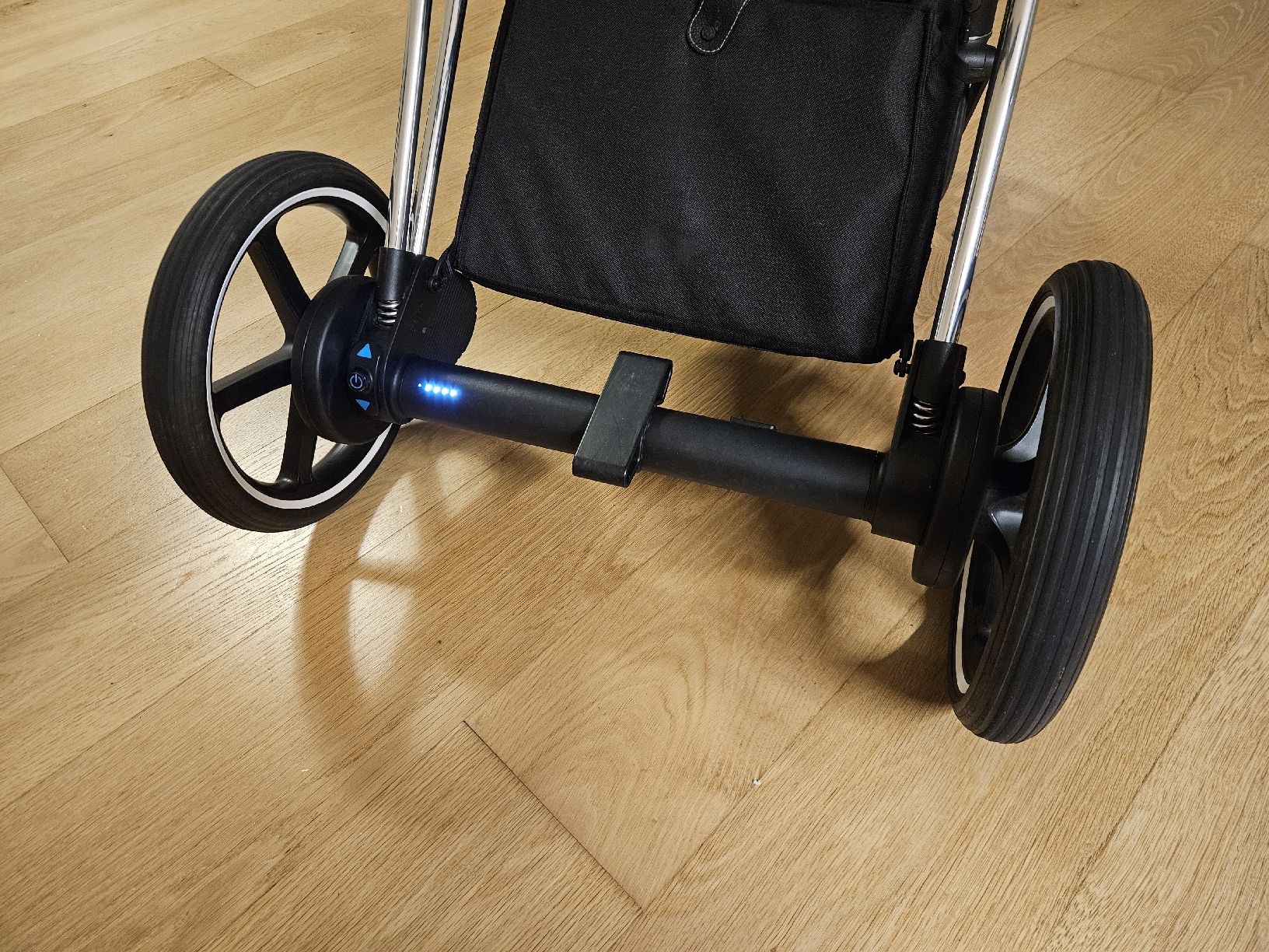 Cybex Poussette: Poussette Cybex e-Priam kit complet – D'occasion à Lausanne par fer_th8s 4