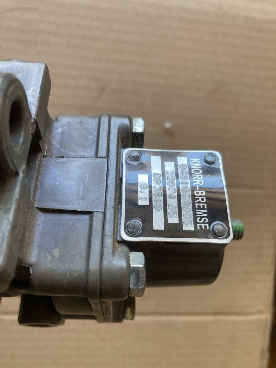 Accessori per altri veicoli: Knorr Druckregler Luftbremse – Usato da Hosenruck venduto da Fox690 2
