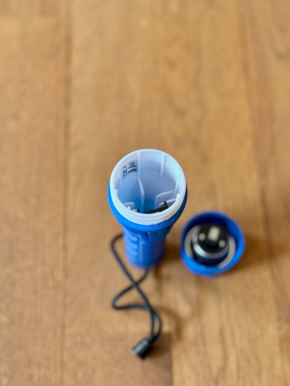 Lampes: LED-Taschenlampe blau – D'occasion à Riehen par lor_d5w8 2