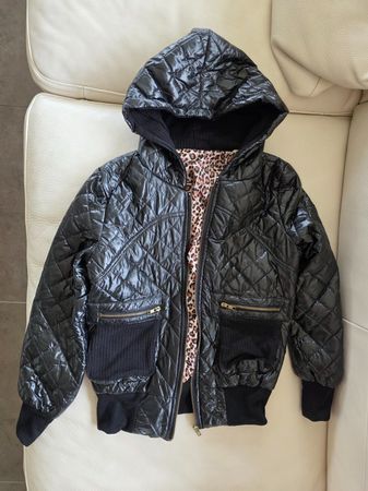 Veste légèrement matelassée à capuche - doublure léopard!