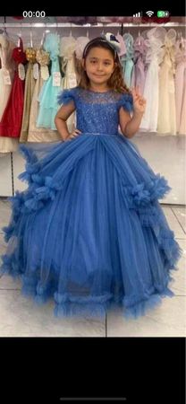 Schönes Mädchen Prinzessin Kleid blau Gr. 104