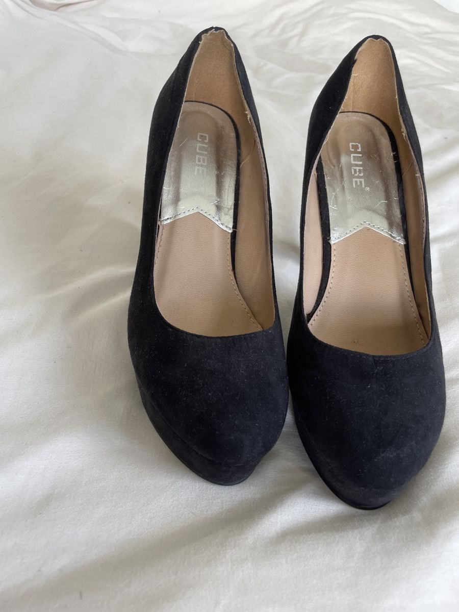 Cube Chaussures femmes: Schwarzi CUBE High Heels Gr. 37 – D'occasion à Rafz par Bina261