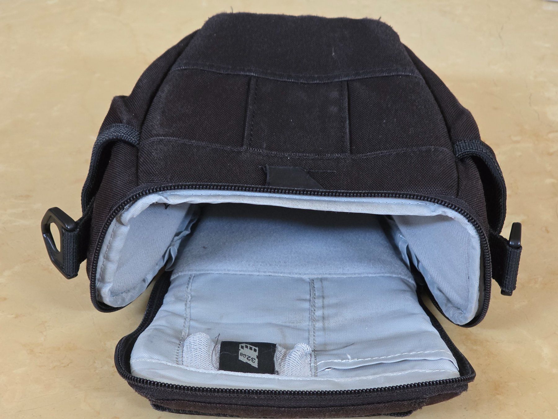 Lowepro Borse: Kameratasche von Lowepro, toploader für Gürtel oder umhängen – Usato da Feusisberg venduto da ajjcrf44 3