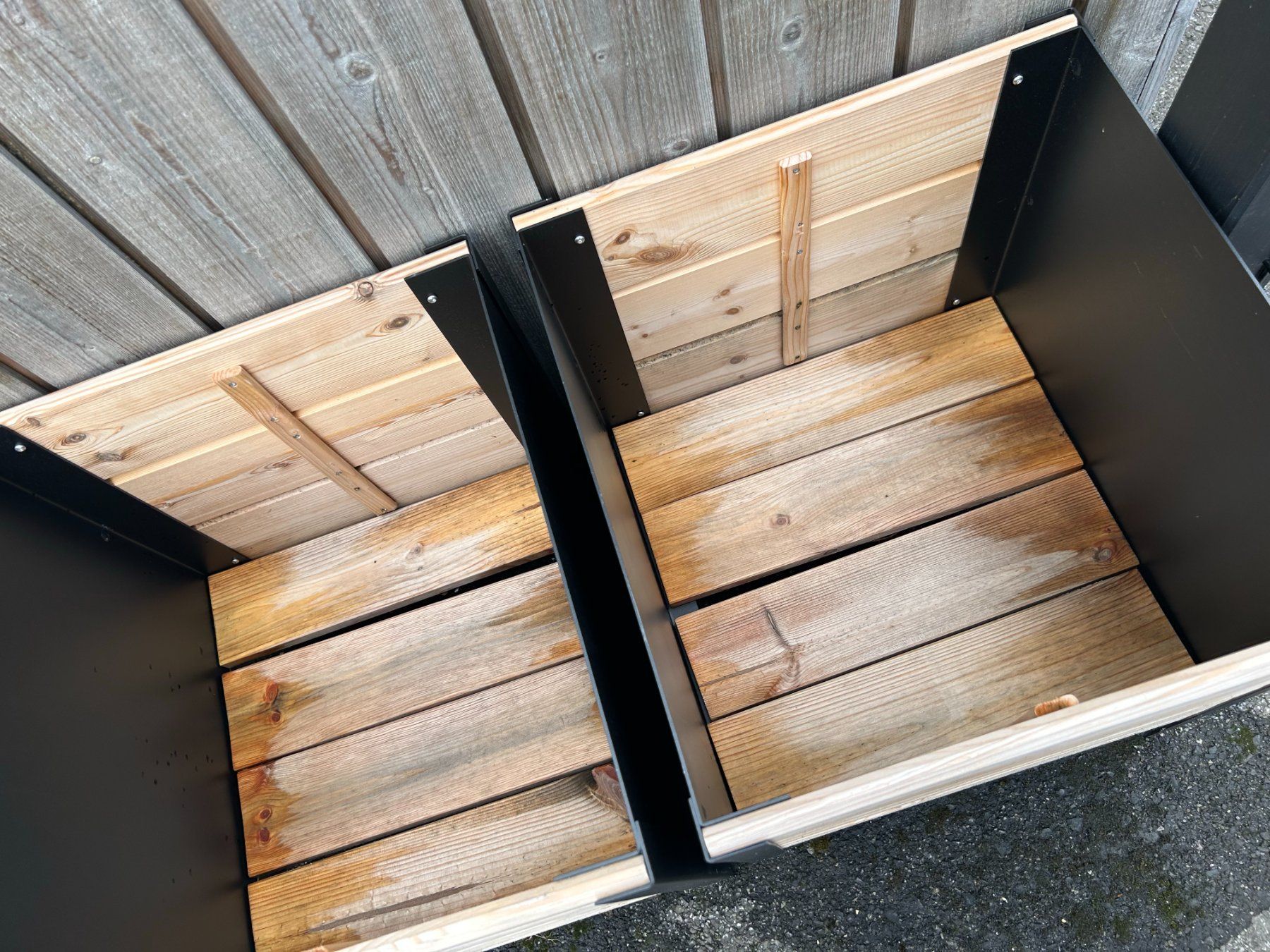 Vasi per fiori: Blumentöpfe Holz Metall schwarz 2 Stck – Usato da Gontenschwil venduto da colibri24. 1