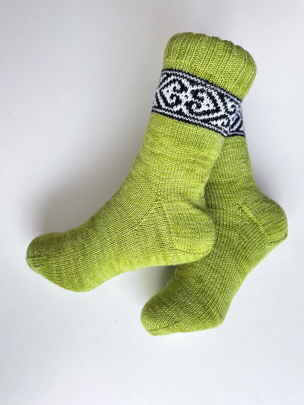 Calze: Handgestrickte Socken mit Einstrickmuster Grösse 38/39 – Nuovo e nell'imballaggio originale da Fislisbach venduto da handglismet 1