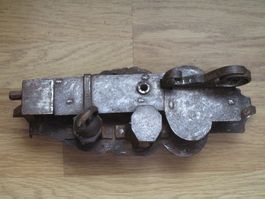 Antikes Türschloss geschmiedet