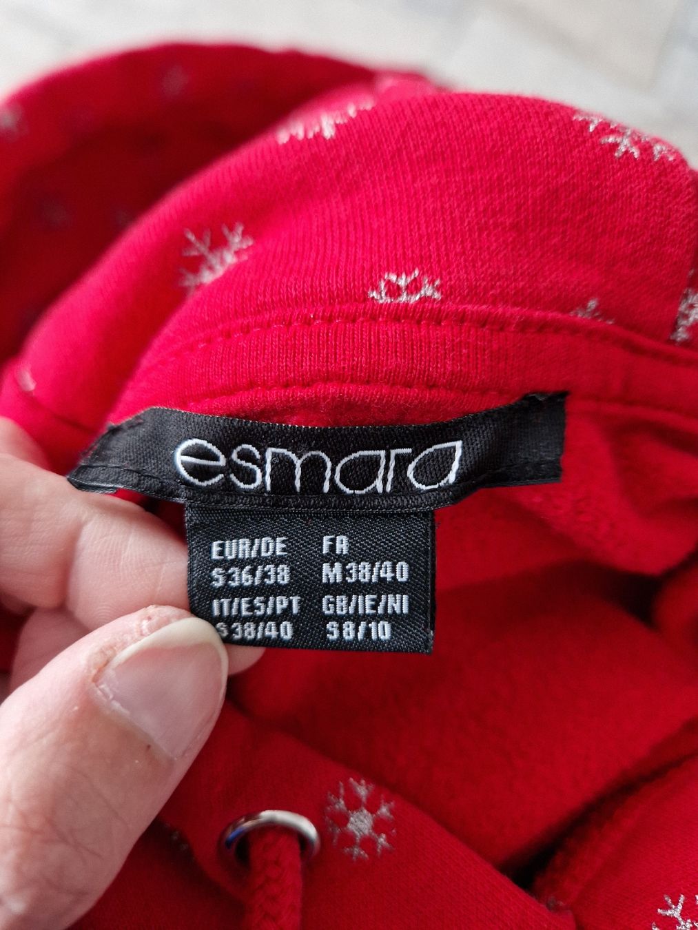 Maglioni & Felpe: Roter Esmara Kapuzenpullover mit Schneeflocken, Grösse S – Usato da Niederrohrdorf venduto da Miripfiri 4