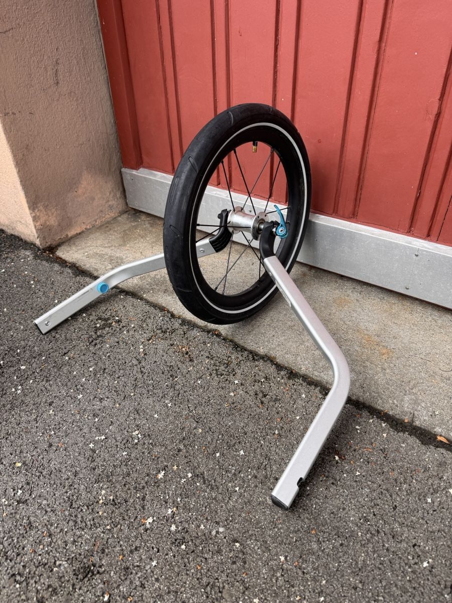 Thule Rimorchi: Thule Kinderfahrradanhänger Jogging Rad set – Usato da Luzern venduto da Hdraksy