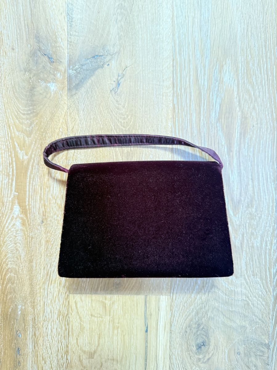 Borse da donna: Velvet Handbag Dark Red Small size condition good – Nuovo (secondo la descrizione) da Grund b. Gstaad venduto da PlageNeigeplus 1