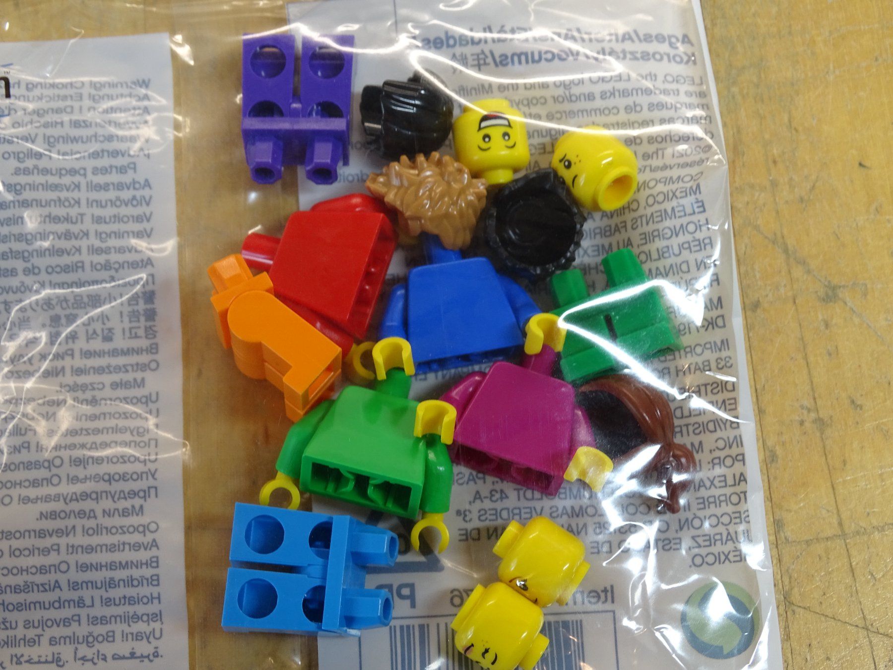 Lego Kit di costruzioni: Lego 2000723 4 x Minifigs Neu, OVP – Nuovo e nell'imballaggio originale da Wohlen AG venduto da Bricktoys 1
