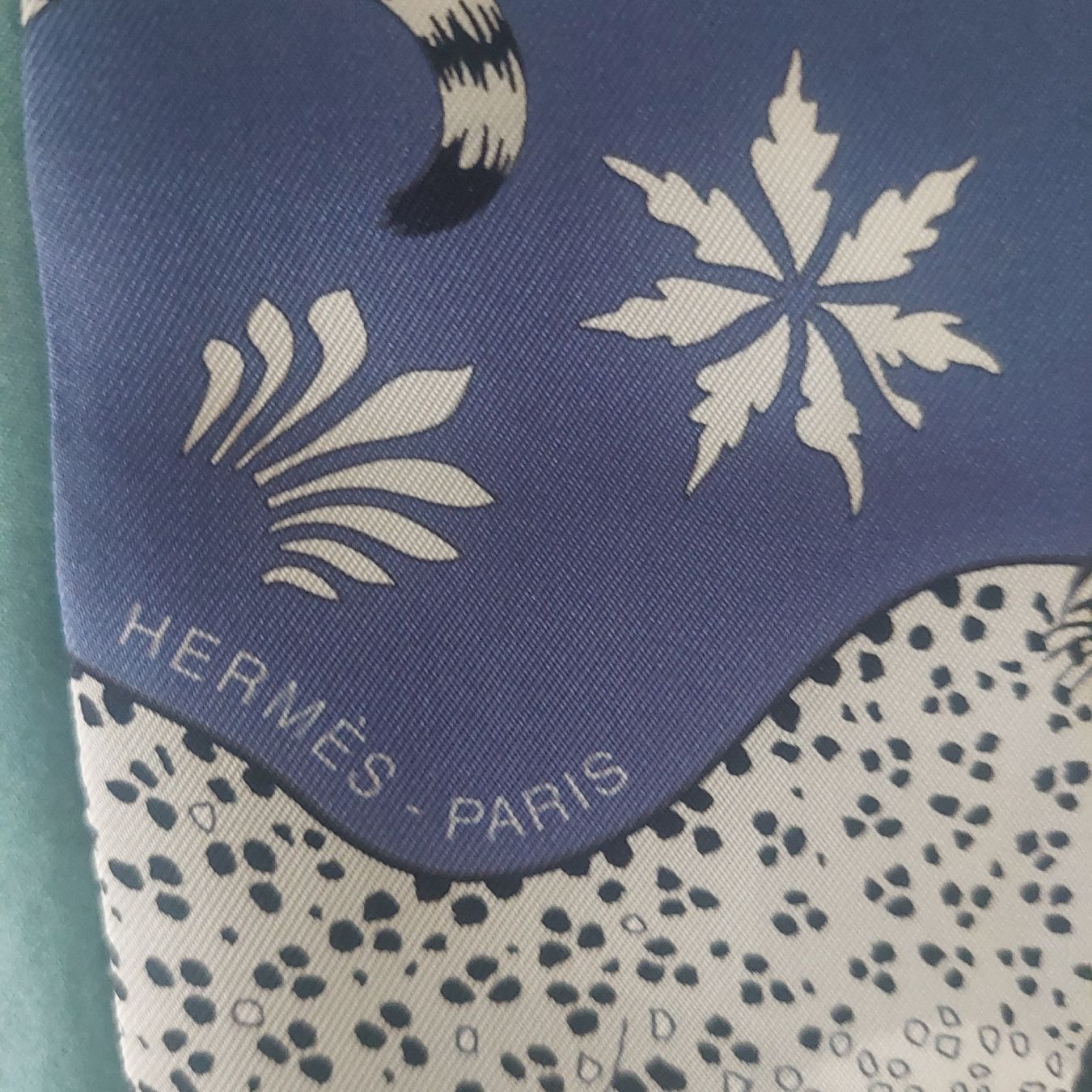 Hermès Foulards & écharpes: Twilly "Les Léopards" Hermès, Neuf – Neuf avec emballage d'origine à Genève par s_t_z8jl 2