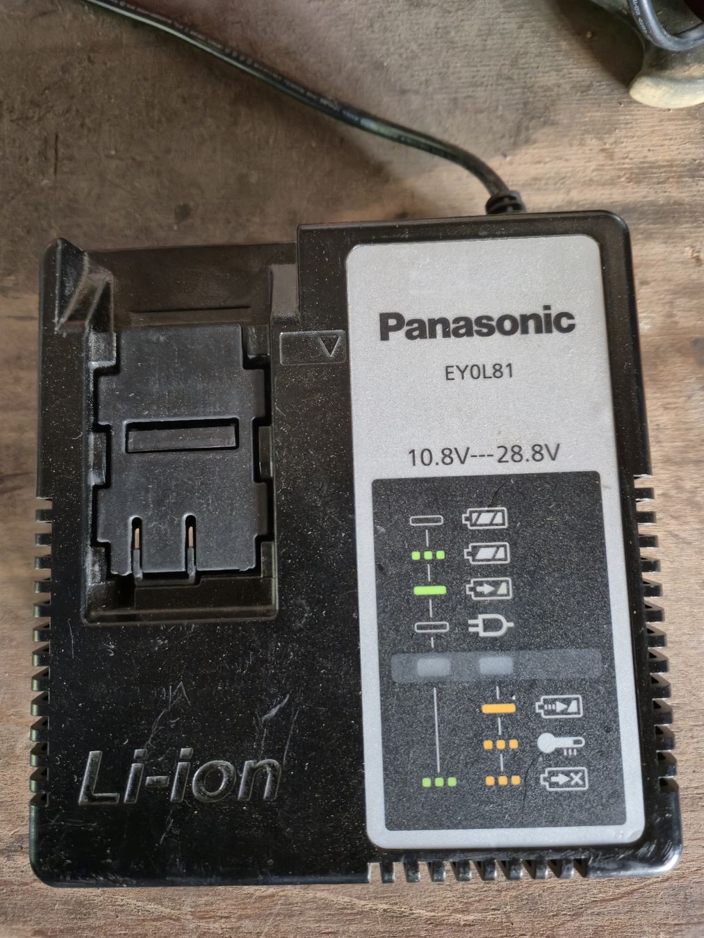 Panasonic Caricabatterie: Akku-Ladegerät Panasonic – Usato da Arni BE venduto da ste_9n7g
