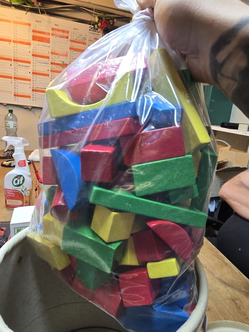 Giocattoli: HEROS 100 Bunte Holzbausteine im Eimer (D) – Usato da Rorschach venduto da TimelessTrading 2