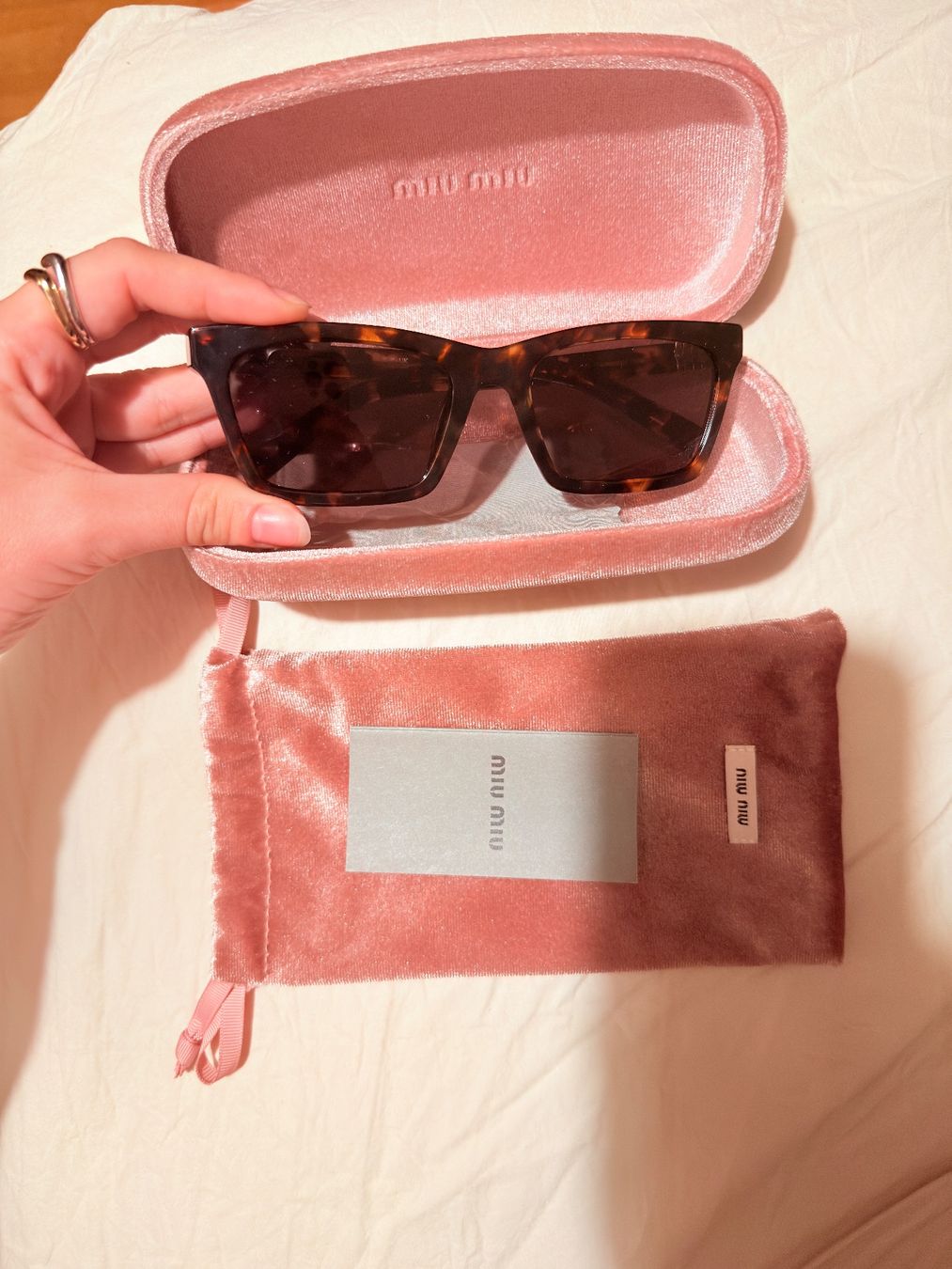 Occhiali & Lenti: Miu Miu Sonnenbrille A05S – Nuovo (secondo la descrizione) da Zürich venduto da bar_9nrk