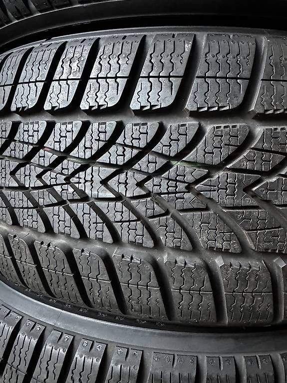 Dunlop Pneumatici & Ruote complete: 205/45/17 Winterreifen RunFlat – Usato da Augst BL venduto da Connect.AHME. 3