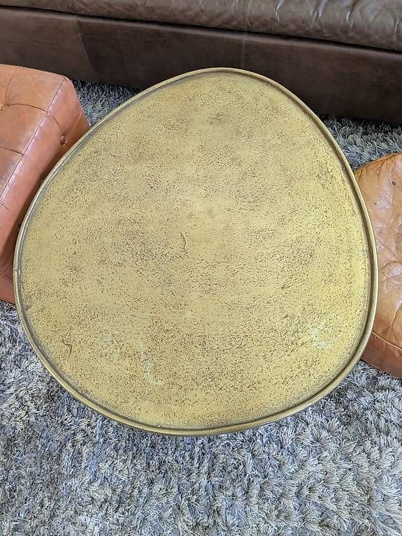 Tavoli: Couchtisch aus Metall in Bronzeoptik – Usato da Zürich venduto da Gzus