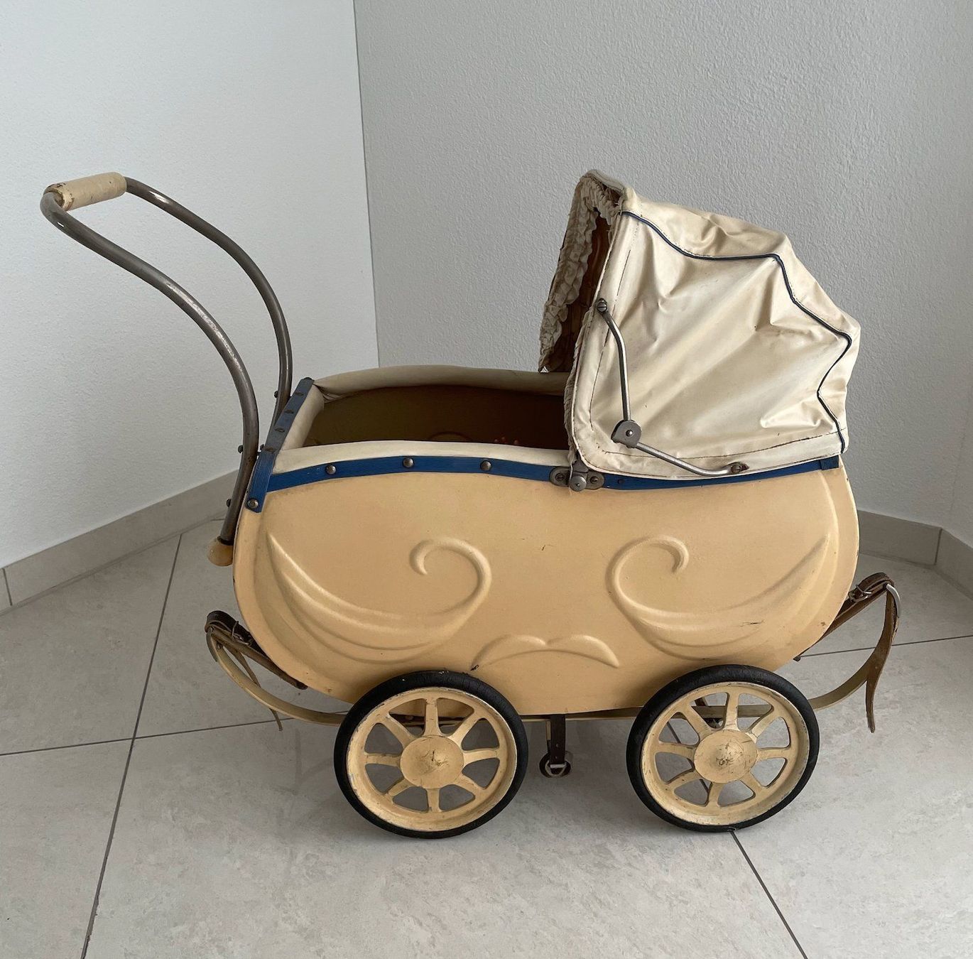 Puppenwagen: Möbel Kinderwagen Reuschel – Gebraucht aus Dagmersellen von Arcticsnow2017