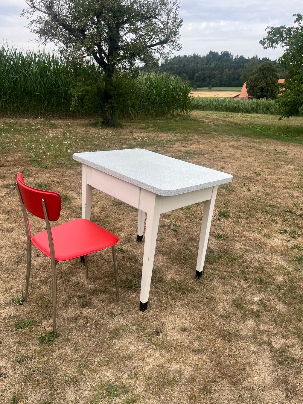 Tables: Küchentisch mit Schublade und Stuhl – D'occasion à Allmendingen b. BE par juair 5