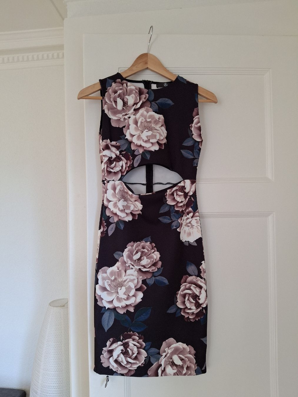 Vestiti: Robe noire à fleurs, stretch, M – Usato da Lausanne venduto da Cognitia
