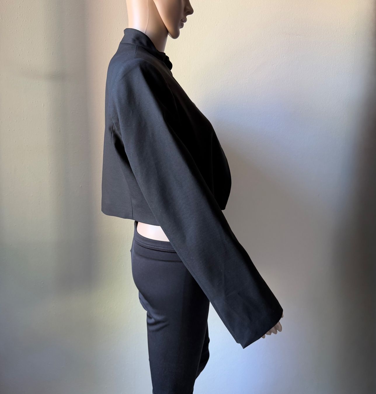 Zara Vestes: kurze ZARA Jacke 🖤 – D'occasion à Zürich par ClosetQueen 5