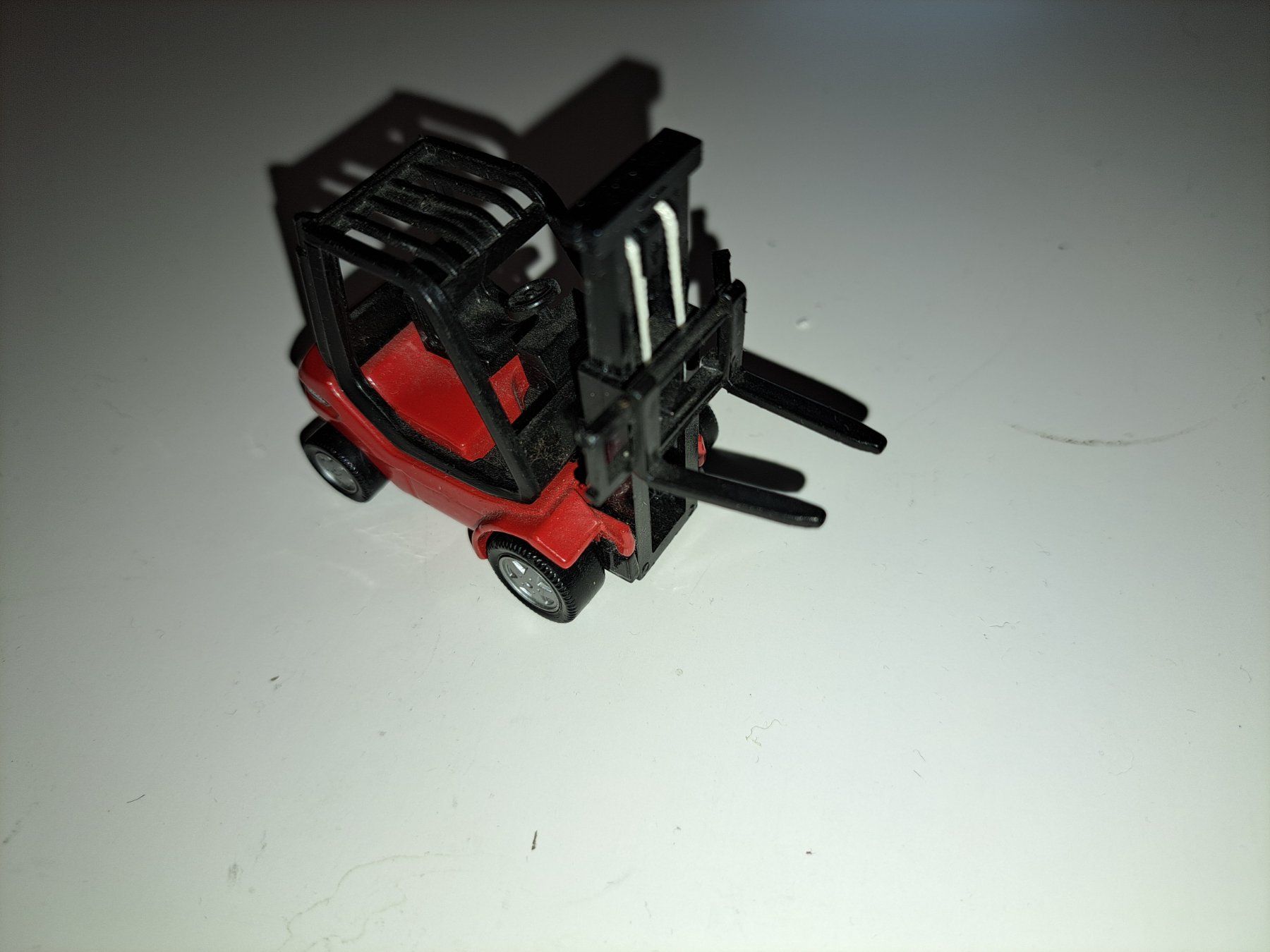 Carrelli elevatori e a forche: Spielzeug Gabelstapler, rot, Top Zustand! – Usato da Spiez venduto da Pistach99 3