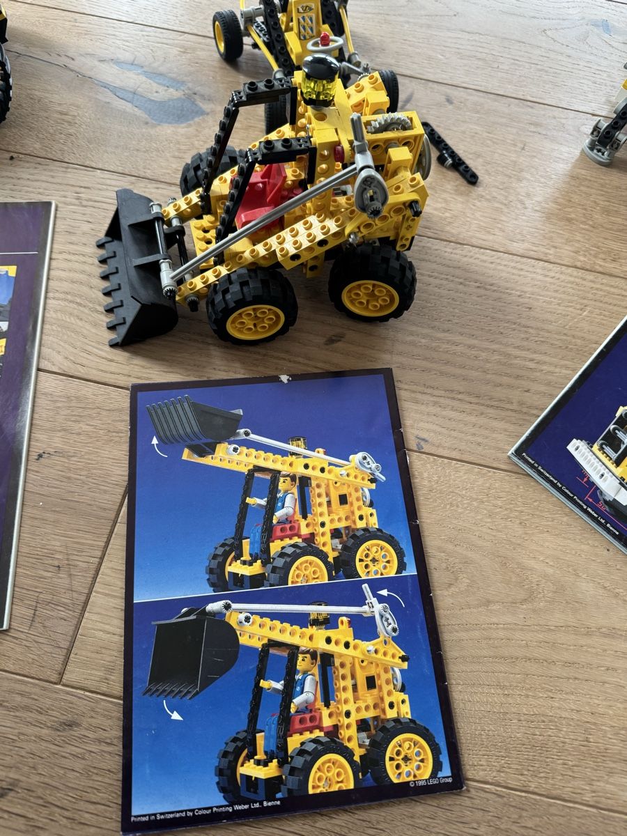 Lego Kit di costruzioni: Vintage Lego Technic Set: 8414, 8460, 8235 – Usato da Zug venduto da axx3l 3
