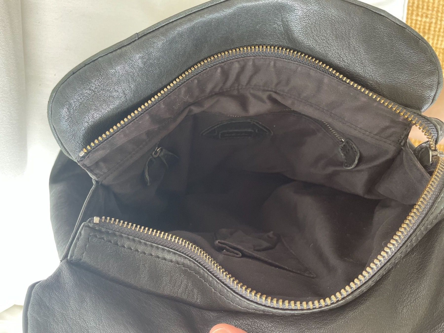Diesel Taschen für Damen: Diesel Schultertasche aus Leder schwarz – Gebraucht aus Olten von hahnice99 7