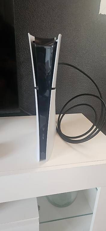 Sony Konsolen: PlayStation 5 Slim Digital Edition mit 2 Controllern – Gebraucht aus Luzern von cedimarugg 1