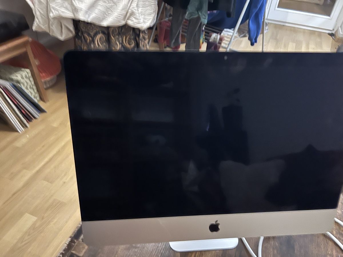 Apple PCs: iMac (21.5-inch, Late 2015) – Gebraucht aus Basel von