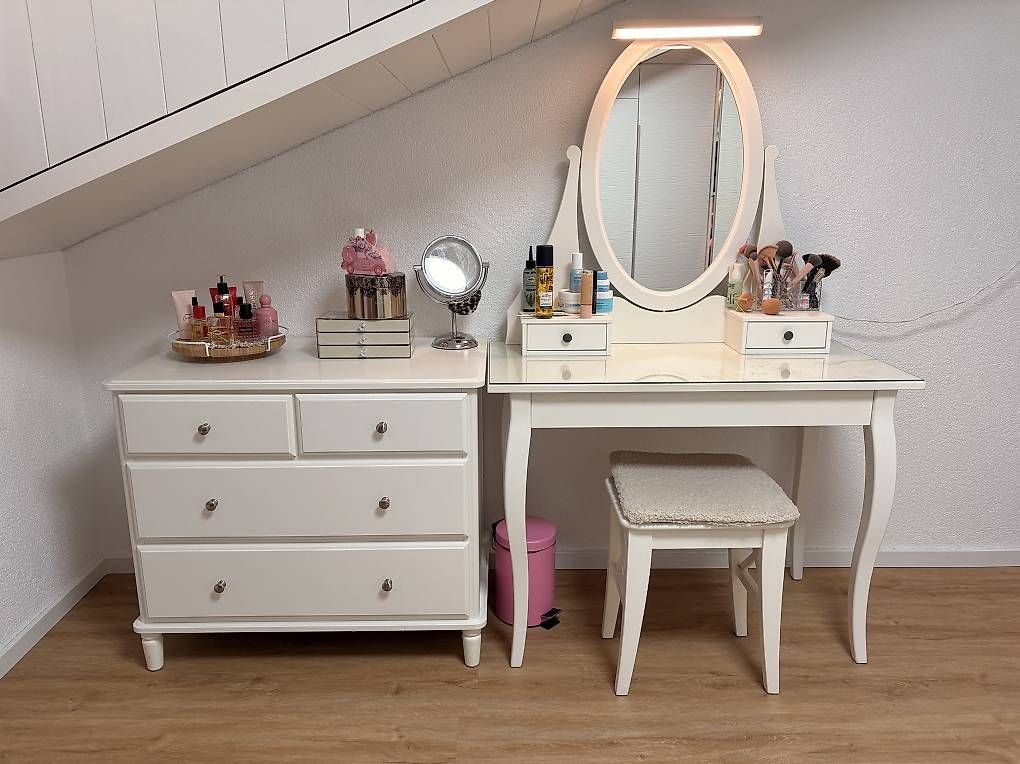 Tavoli da trucco: Schminktisch, Kommode und Hocker – Usato da Glarus venduto da fam_qkb9