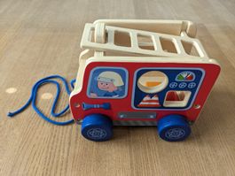 Feuerwehrauto aus Holz